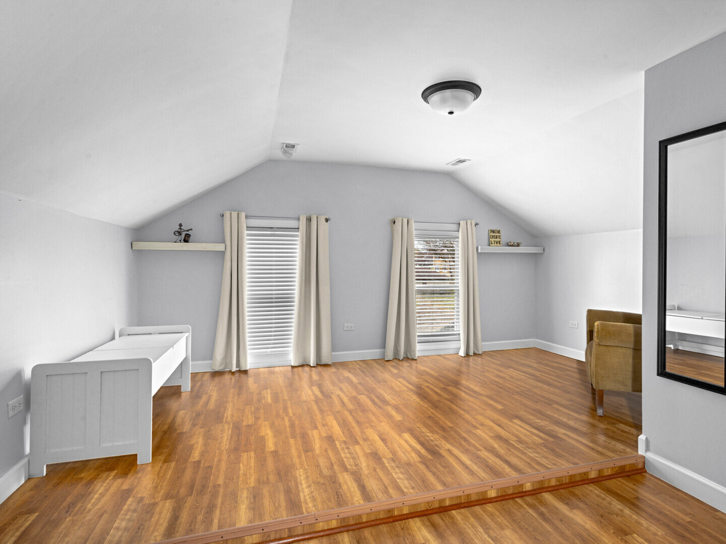 506 W Oneida St Joliet, IL 60435