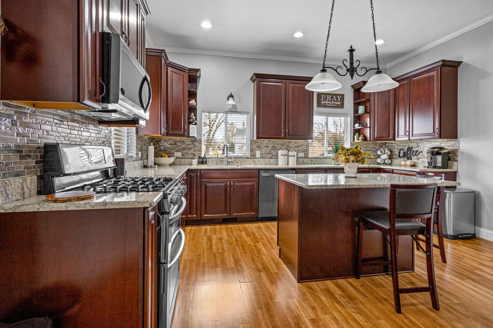 506 W Oneida St Joliet, IL 60435