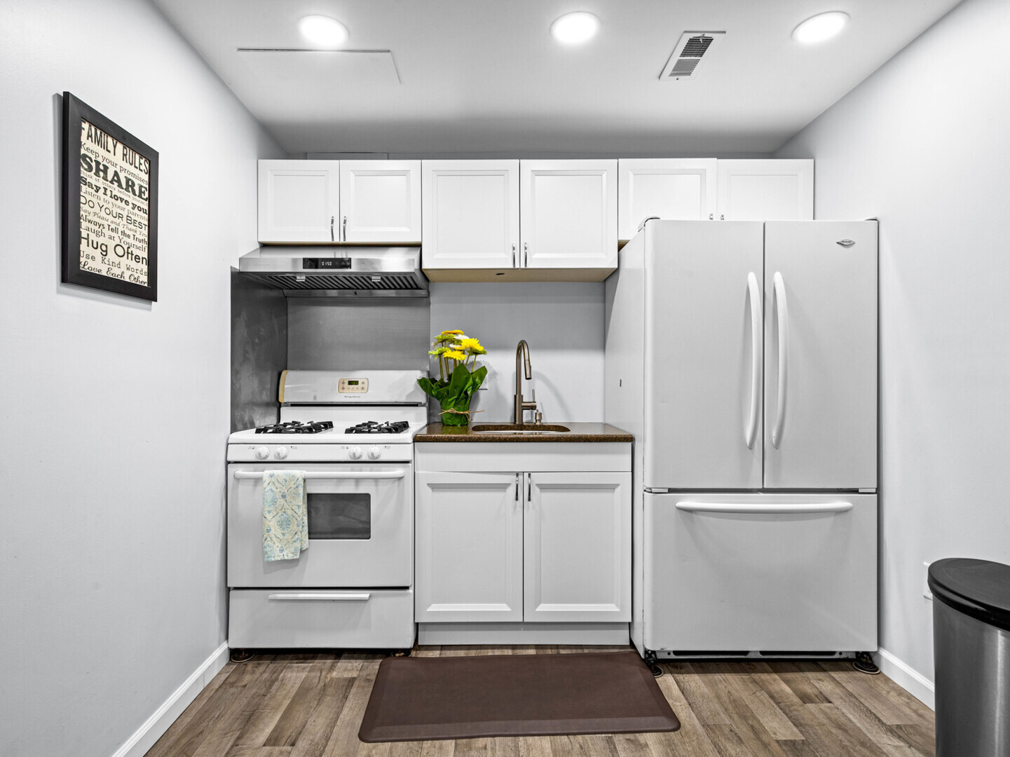 506 W Oneida St Joliet, IL 60435