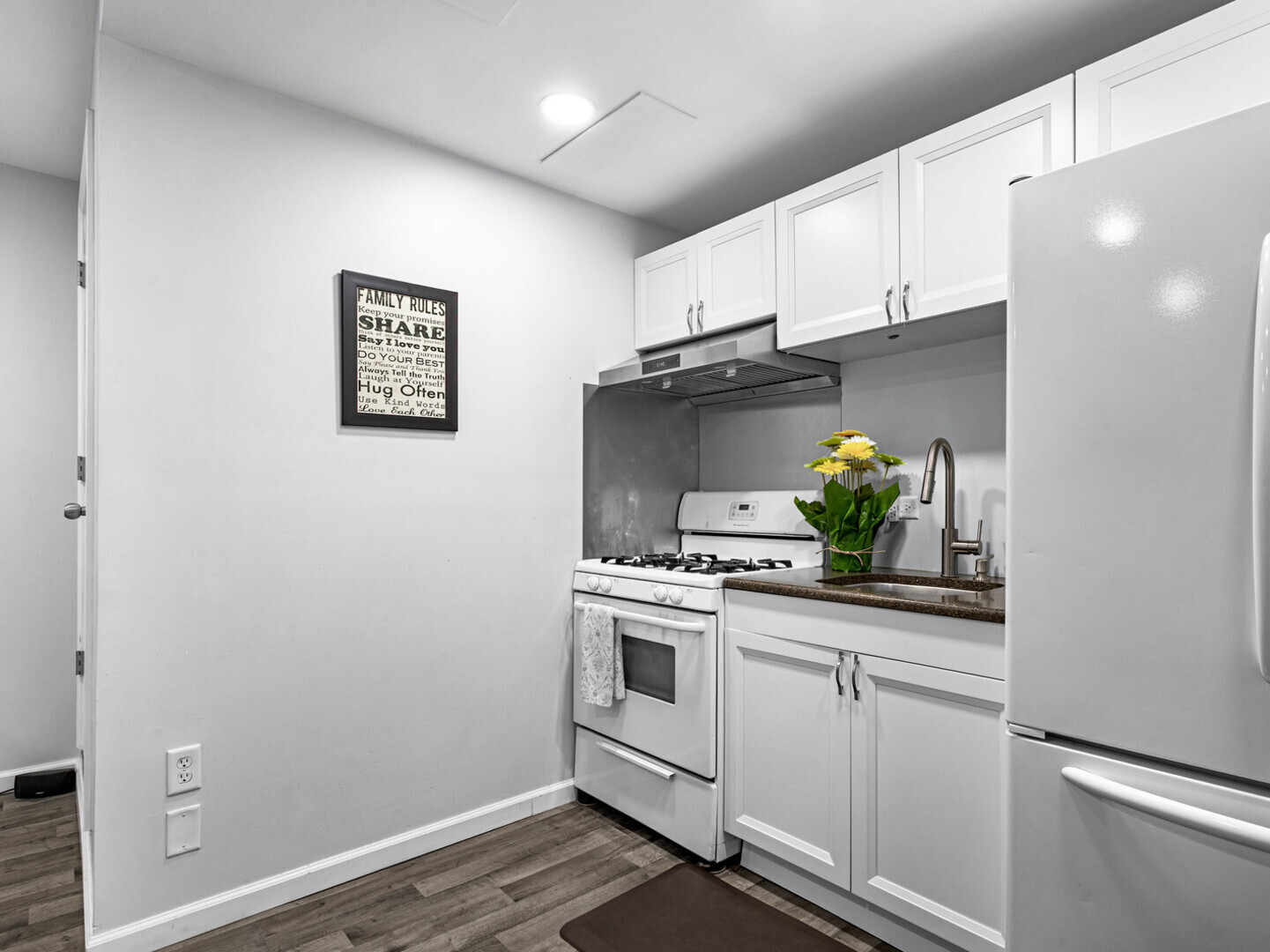 506 W Oneida St Joliet, IL 60435