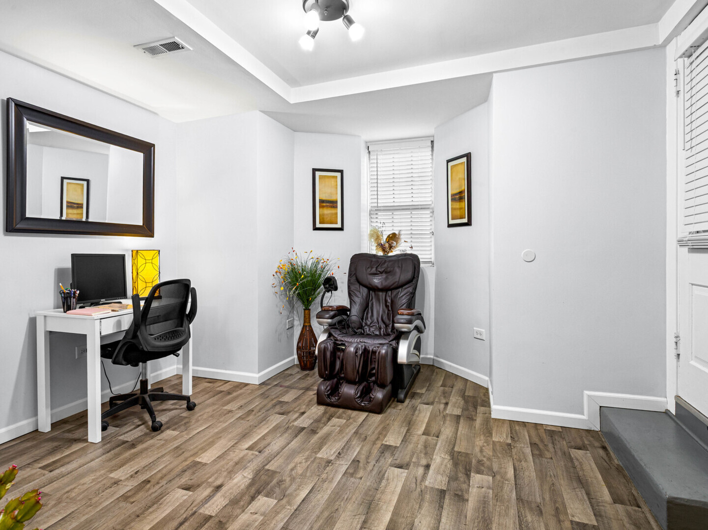 506 W Oneida St Joliet, IL 60435