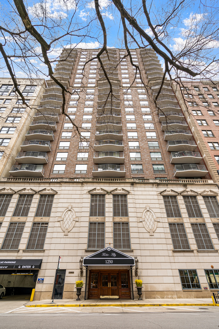 1250 N Dearborn St #6A