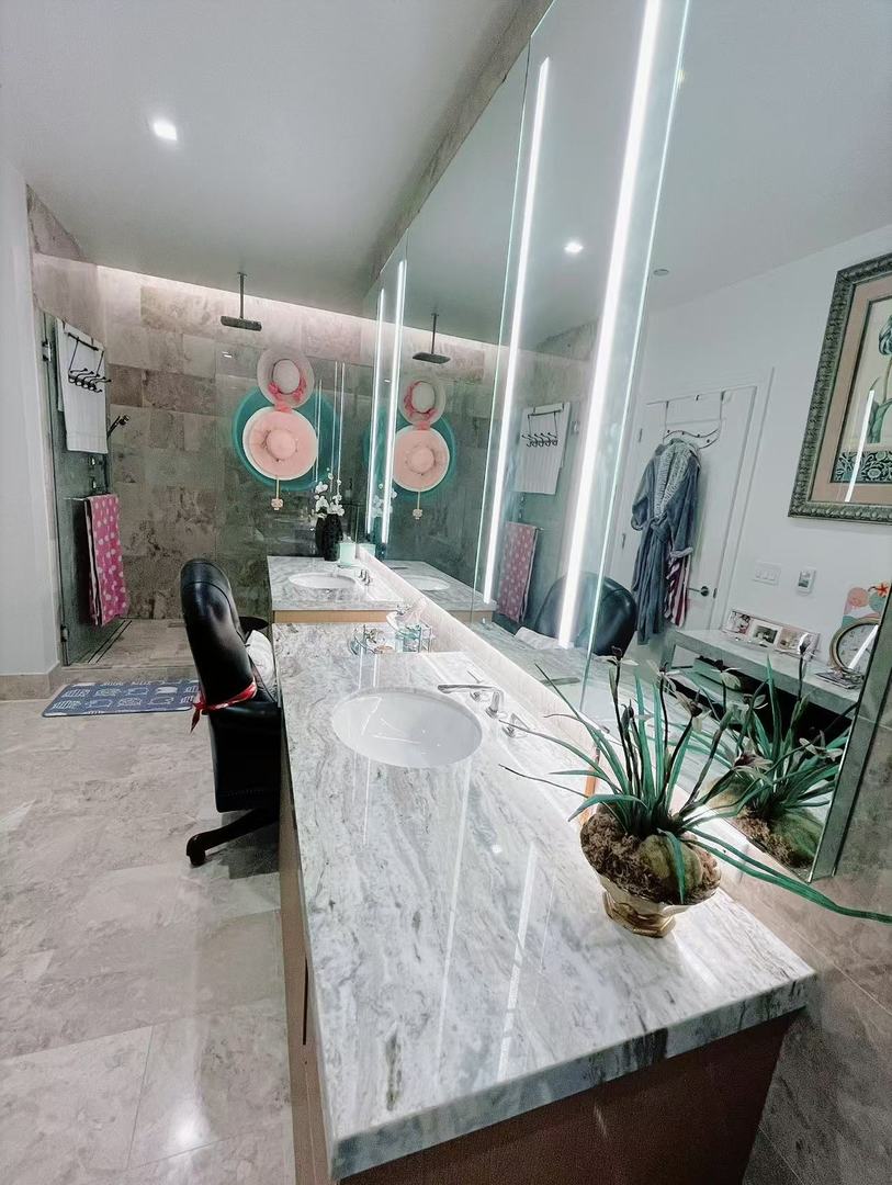 363 E Wacker Dr #4801 Chicago, IL 60601