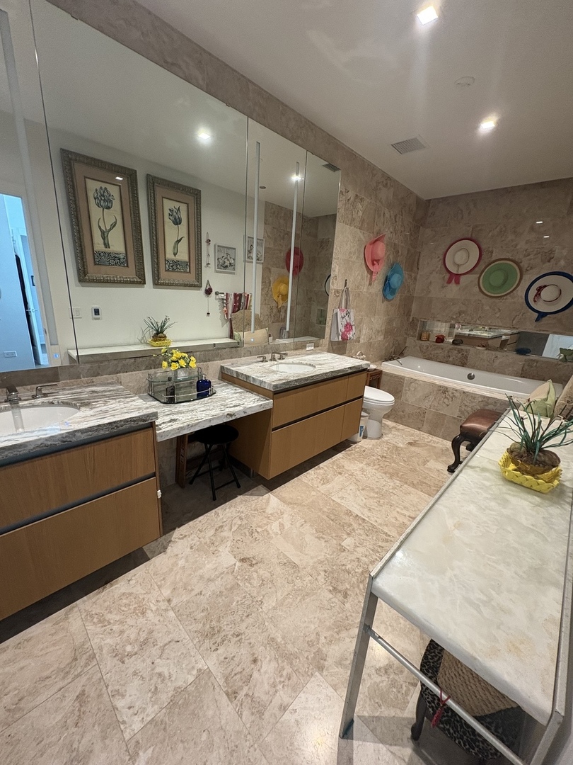 363 E Wacker Dr #4801 Chicago, IL 60601