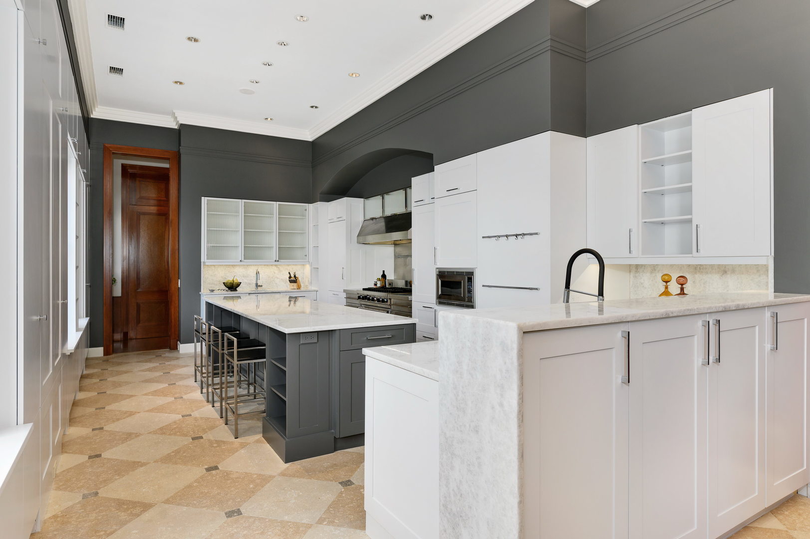 189 E Lk Shr Dr #PH18 Chicago, IL 60611