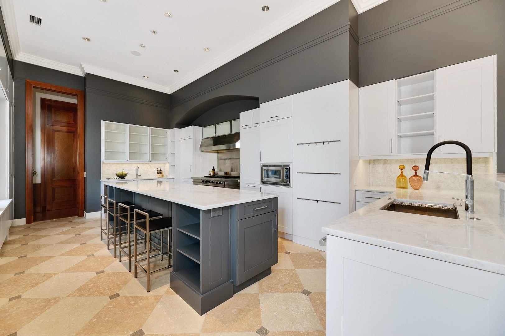 189 E Lk Shr Dr #PH18 Chicago, IL 60611