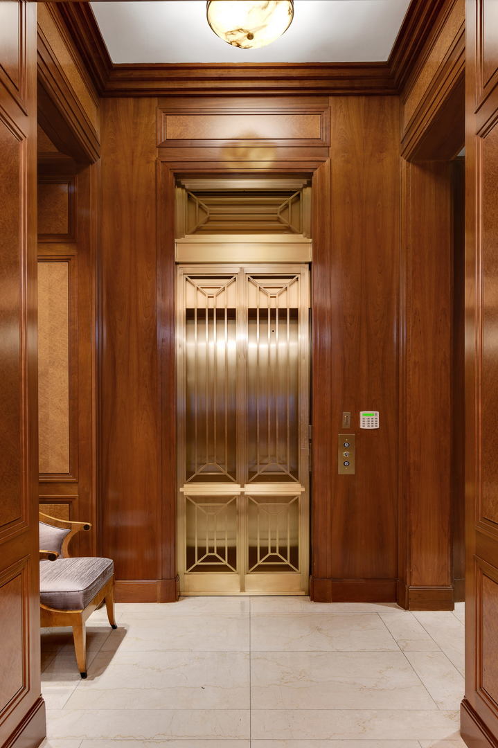 189 E Lk Shr Dr #PH18 Chicago, IL 60611