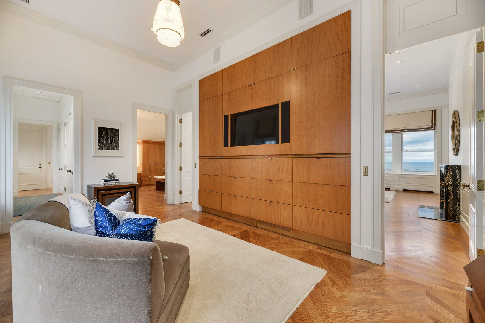 189 E Lk Shr Dr #PH18 Chicago, IL 60611