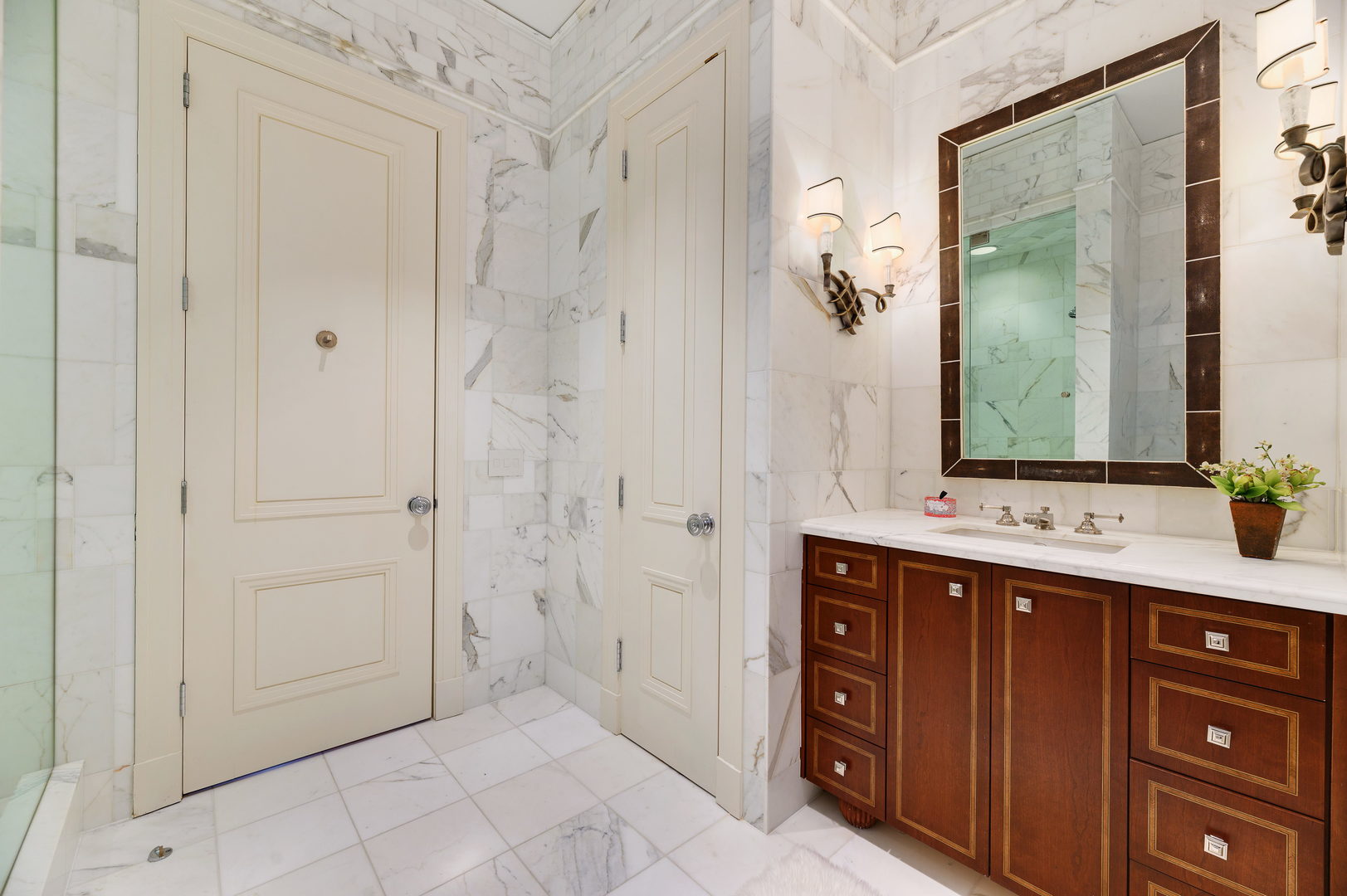 189 E Lk Shr Dr #PH18 Chicago, IL 60611