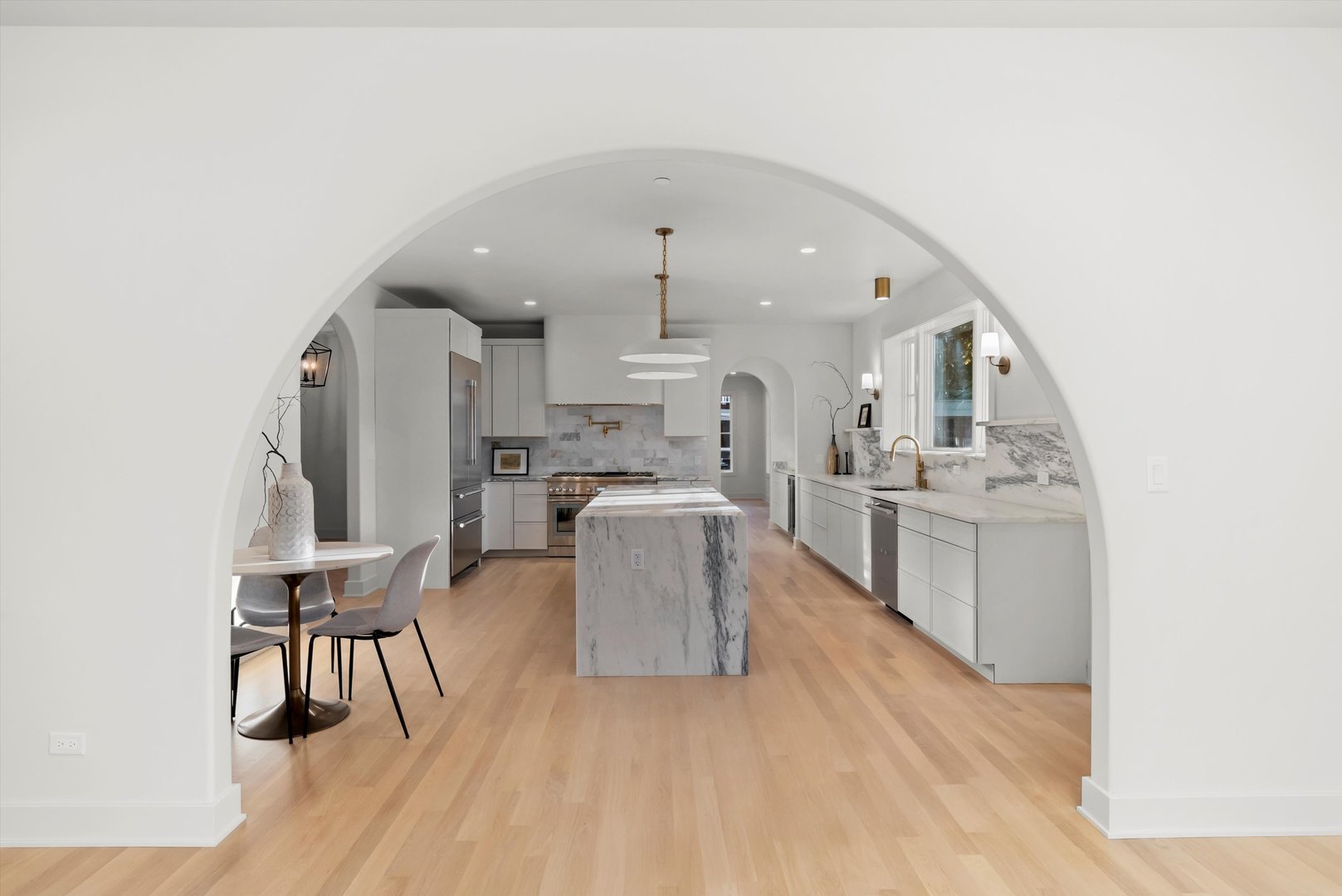 1037 Belleforte Ave Oak Park, IL 60302