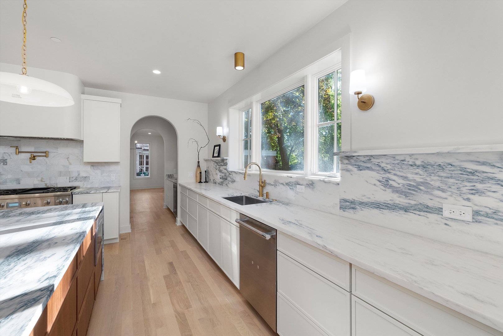 1037 Belleforte Ave Oak Park, IL 60302