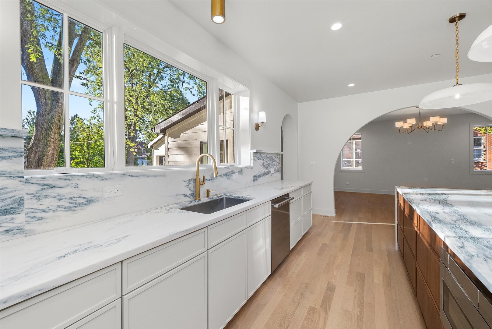 1037 Belleforte Ave Oak Park, IL 60302