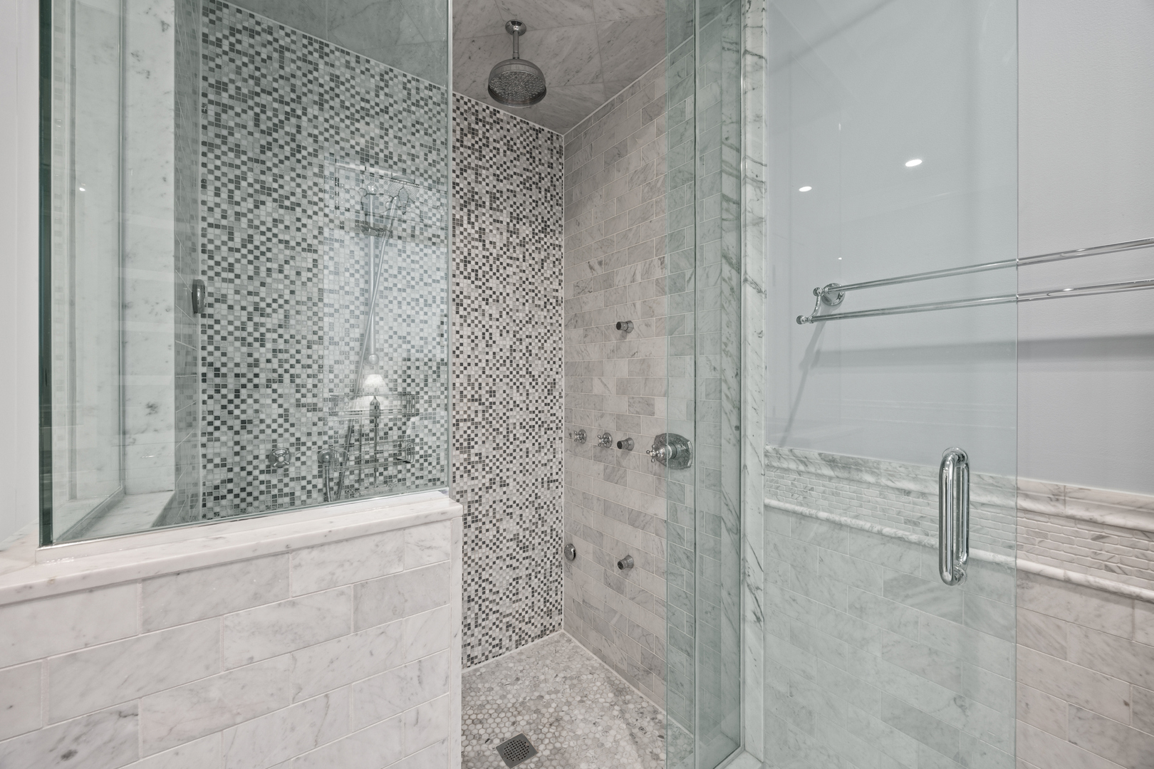 3818 N Alta Vis Ter Chicago, IL 60613