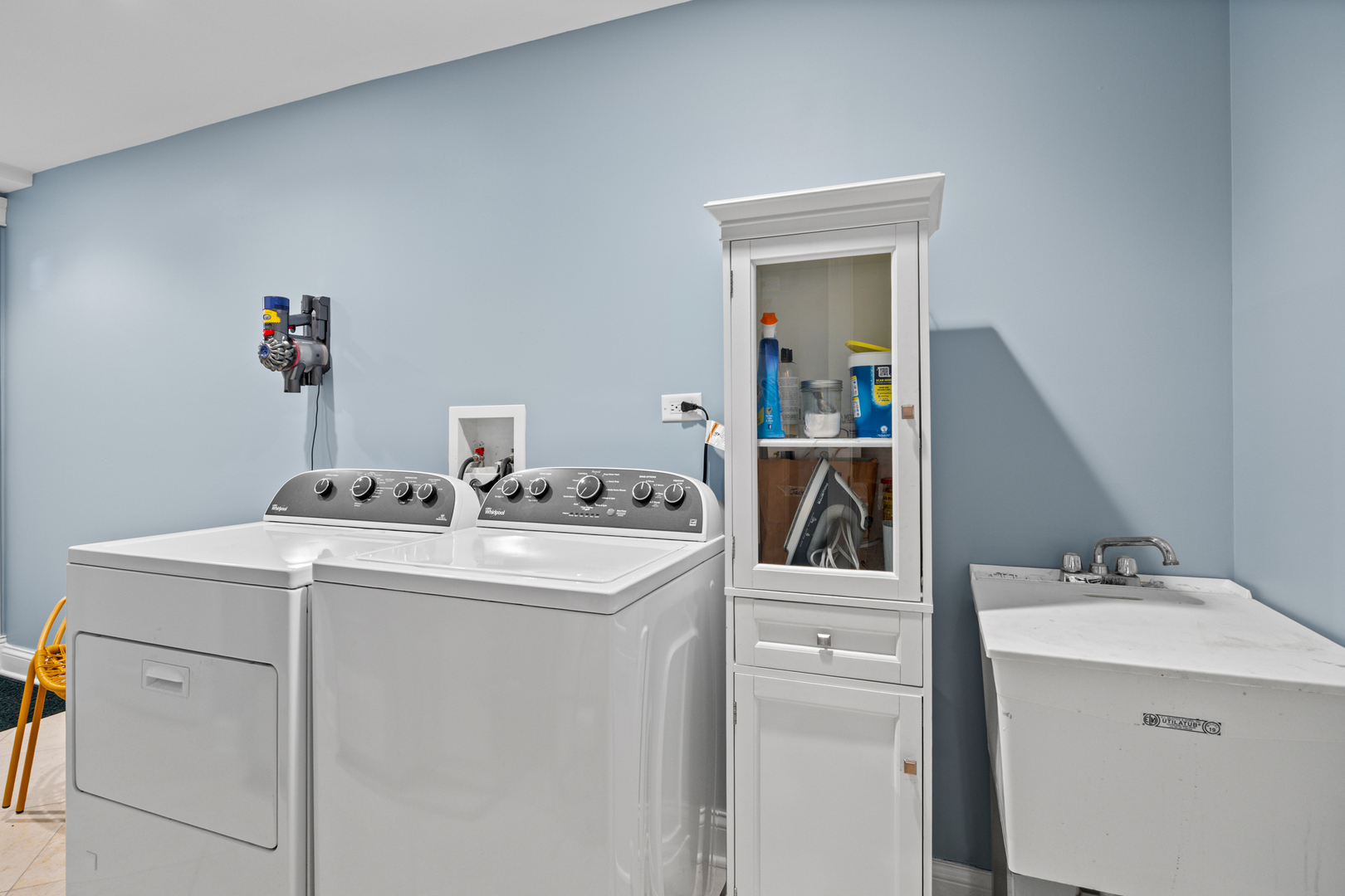 3818 N Alta Vis Ter Chicago, IL 60613