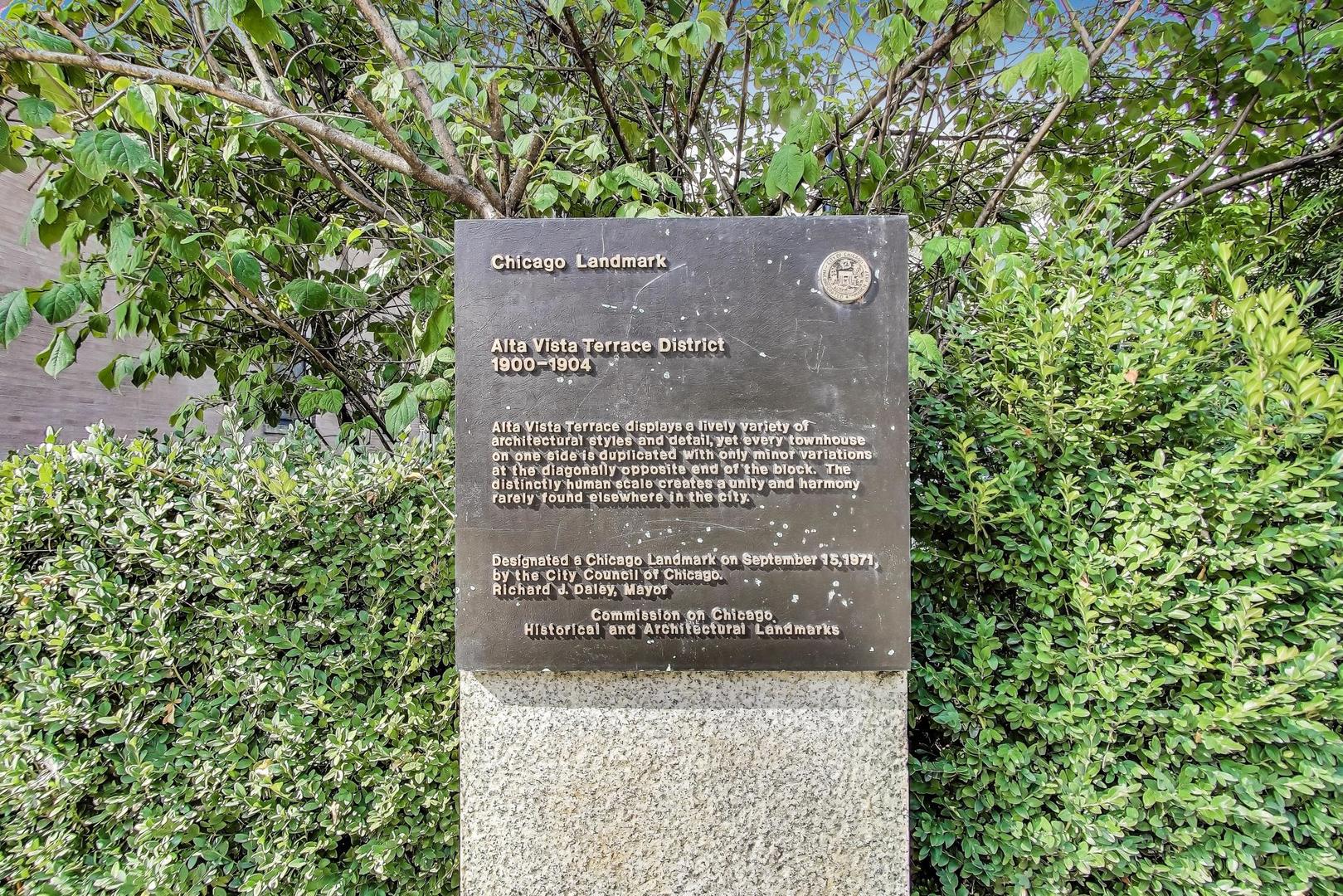 3818 N Alta Vis Ter Chicago, IL 60613