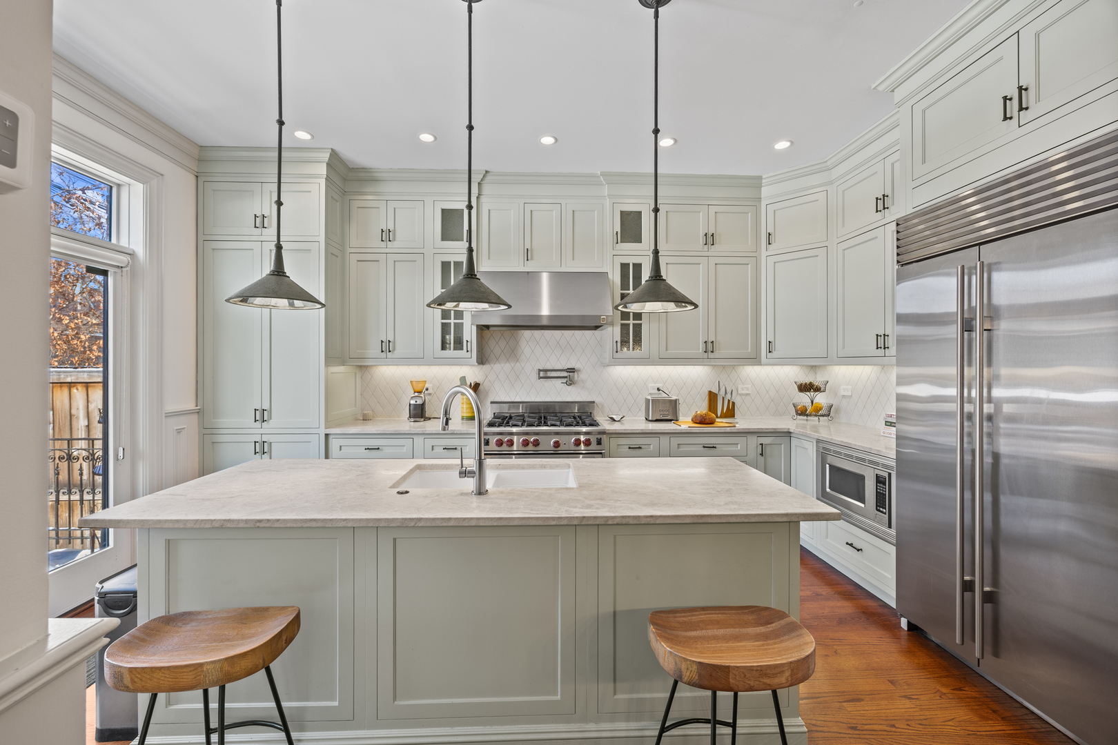 3818 N Alta Vis Ter Chicago, IL 60613