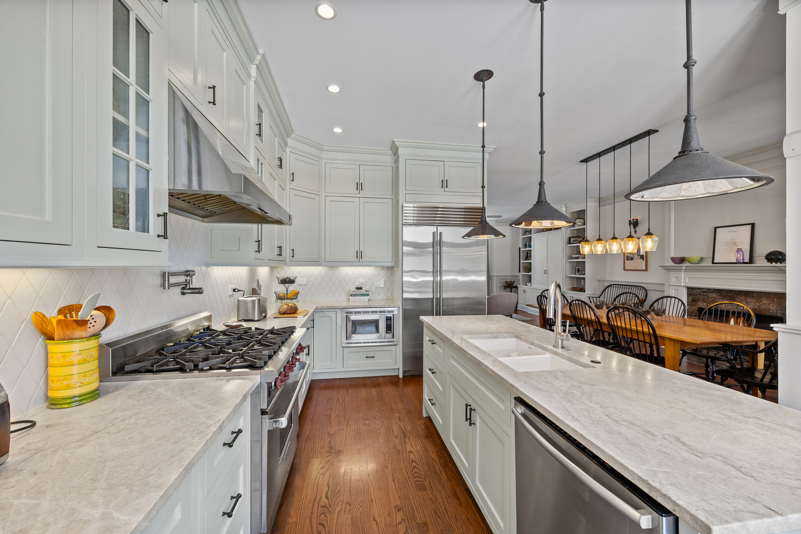 3818 N Alta Vis Ter Chicago, IL 60613