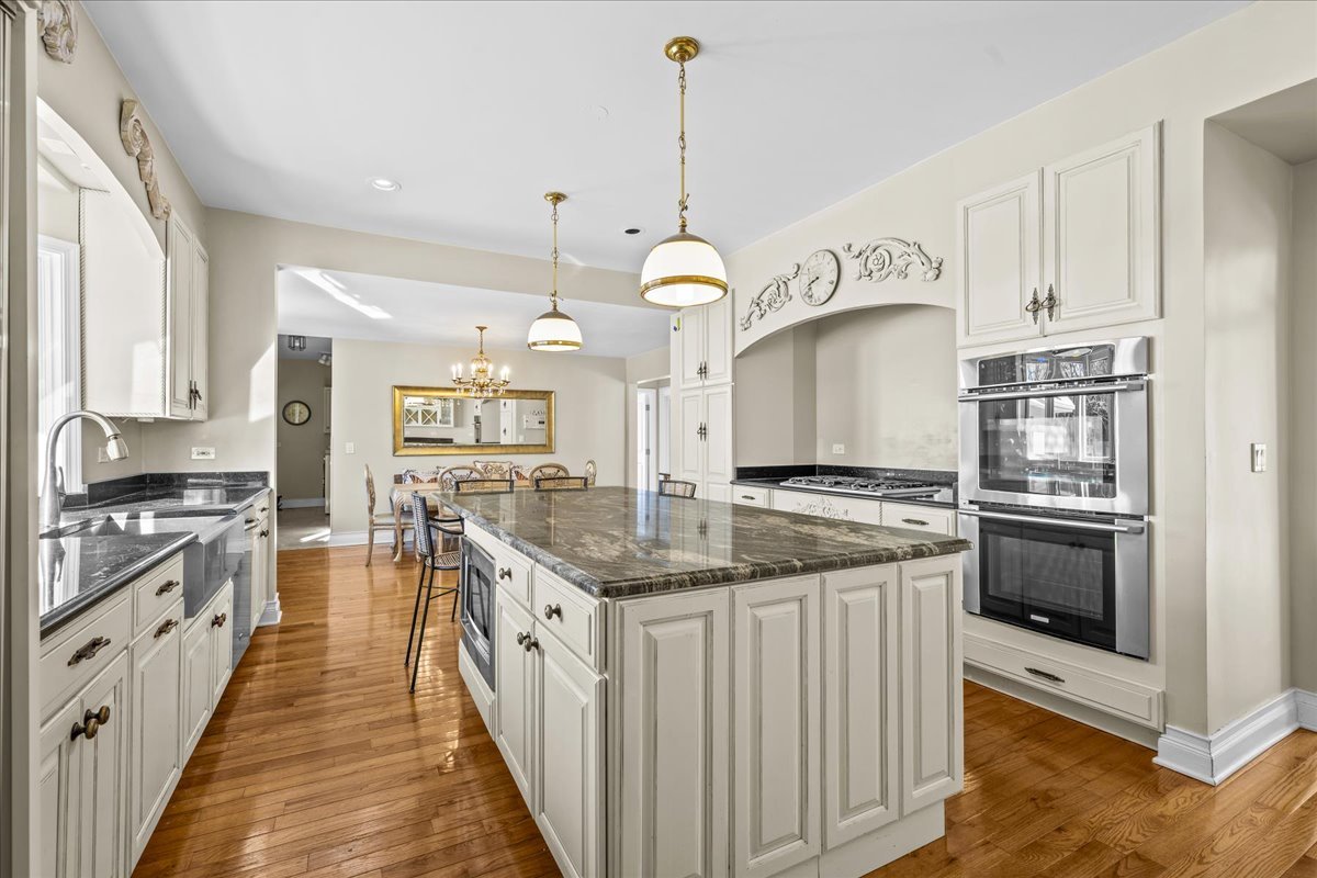 2045 Kipling Ct Highland Park, IL 60035