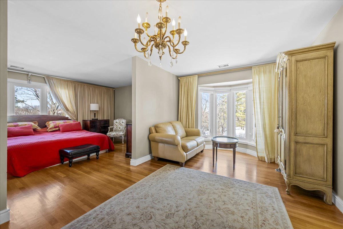 2045 Kipling Ct Highland Park, IL 60035