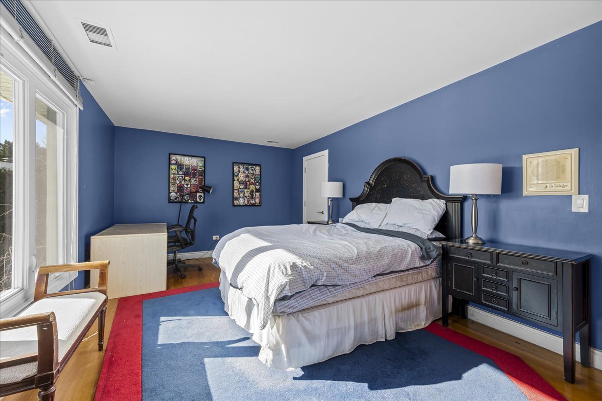 2045 Kipling Ct Highland Park, IL 60035