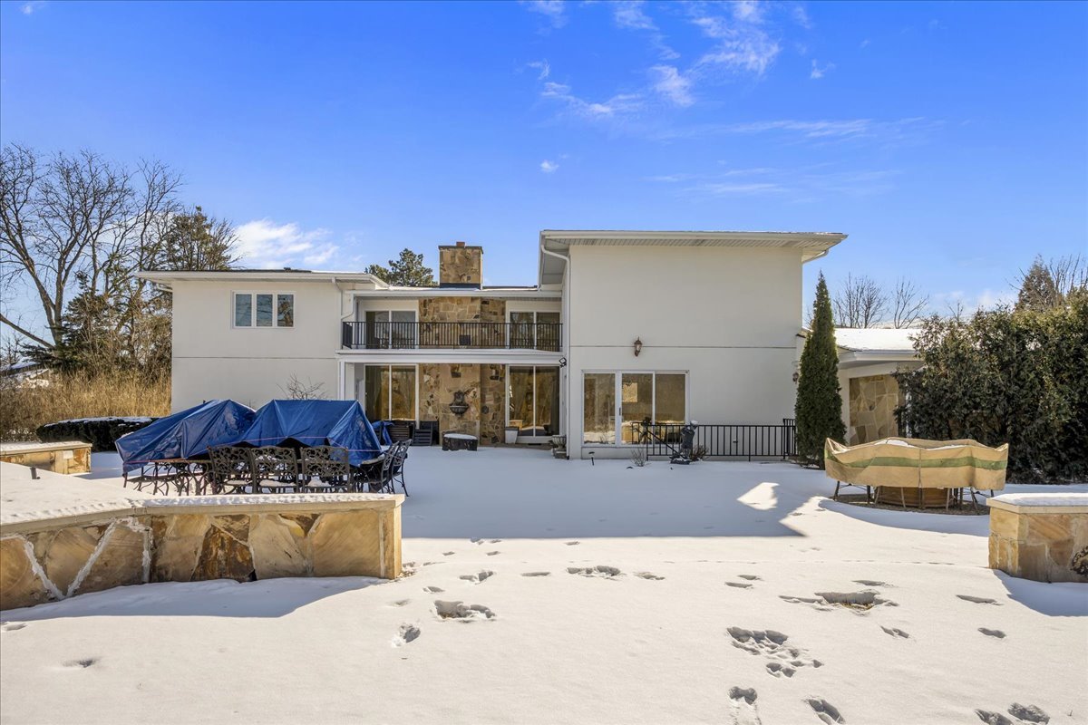 2045 Kipling Ct Highland Park, IL 60035