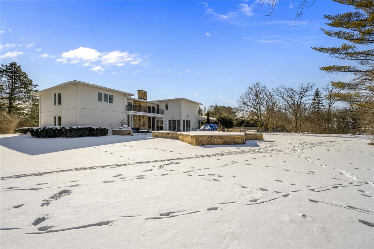 2045 Kipling Ct Highland Park, IL 60035