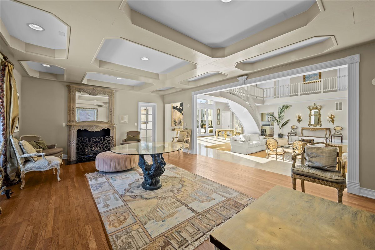 2045 Kipling Ct Highland Park, IL 60035