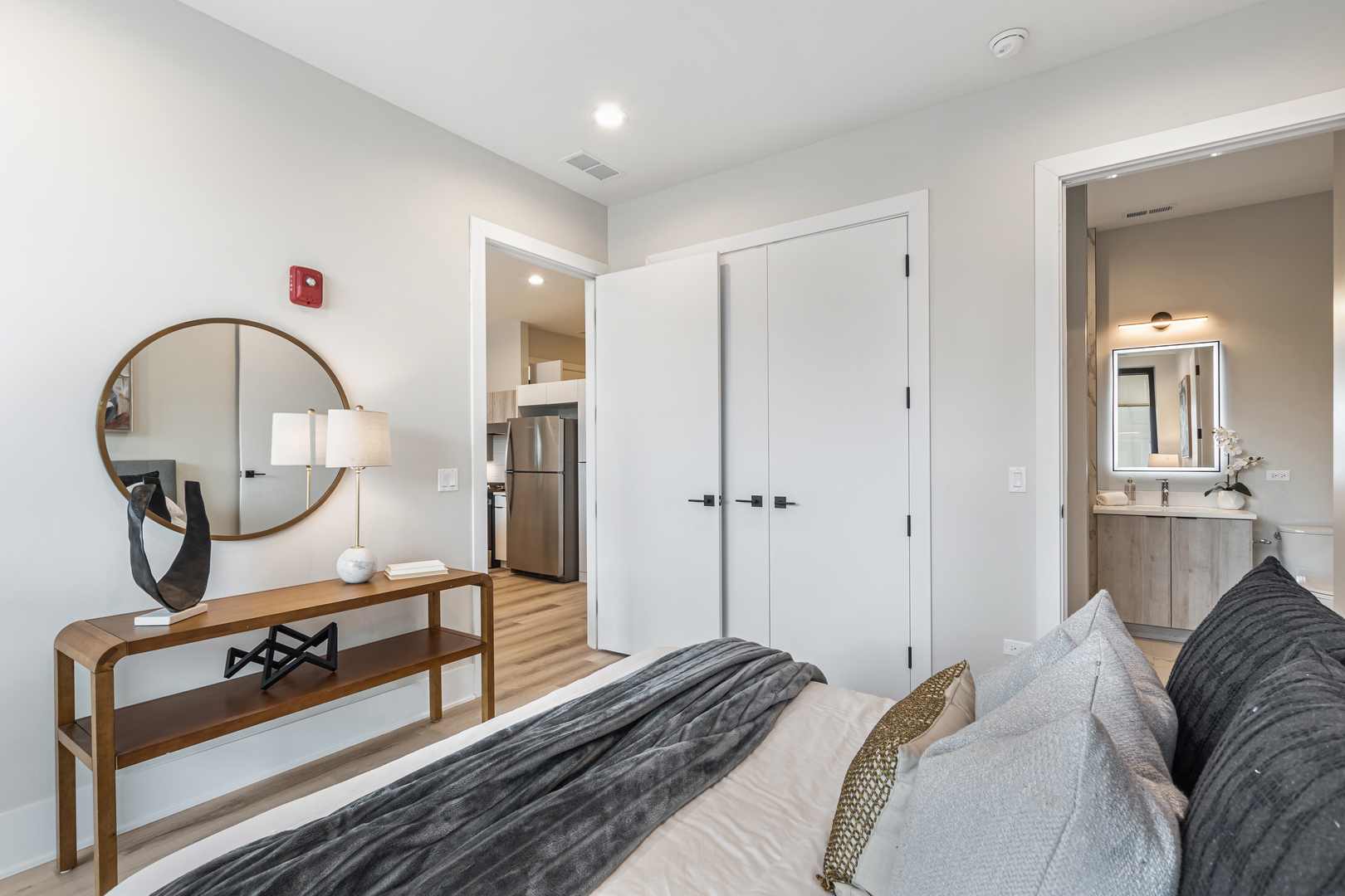 5753 N Broadway St #303 Chicago, IL 60660