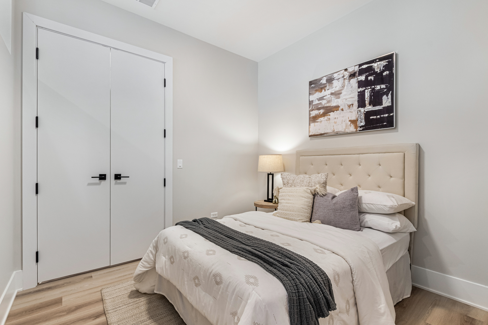 5753 N Broadway St #303 Chicago, IL 60660