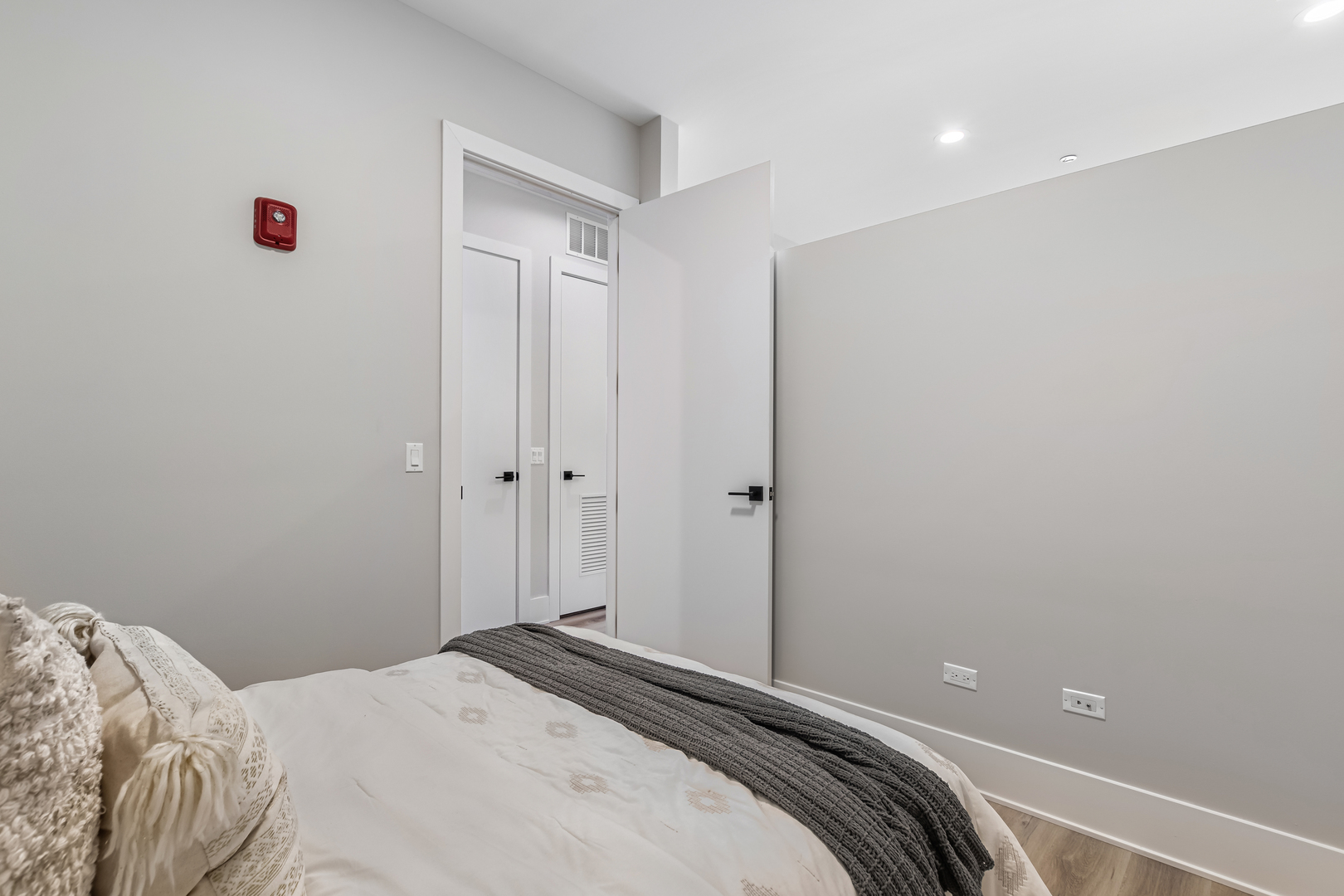 5753 N Broadway St #303 Chicago, IL 60660