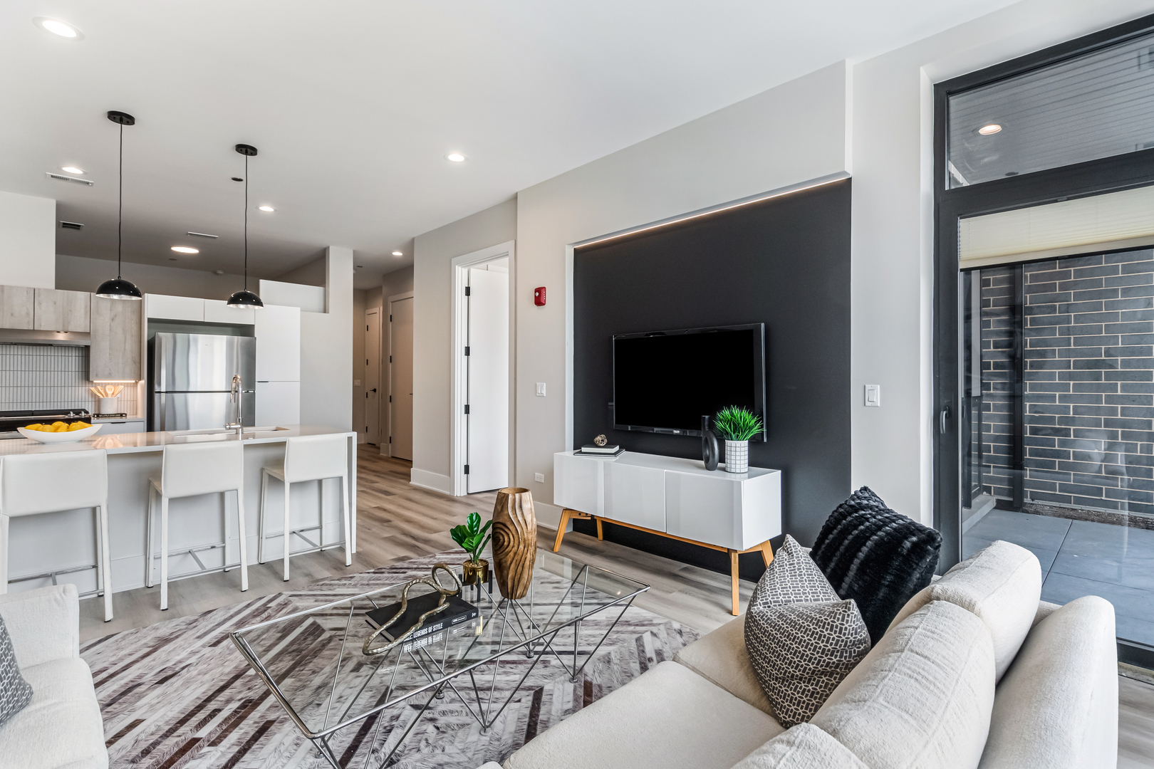 5753 N Broadway St #303 Chicago, IL 60660