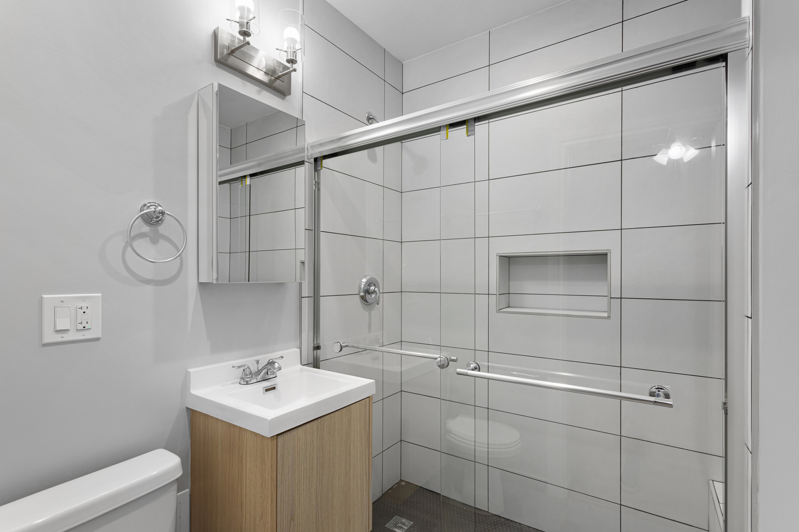 1627 W Chase Ave #1A Chicago, IL 60626