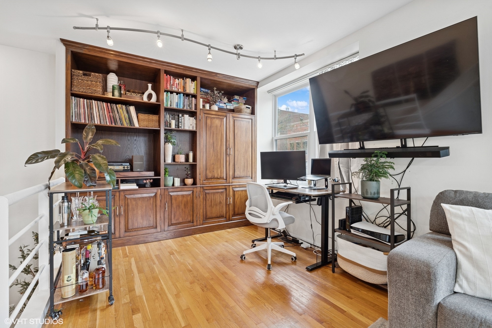 2343 N GREENVIEW Ave #101