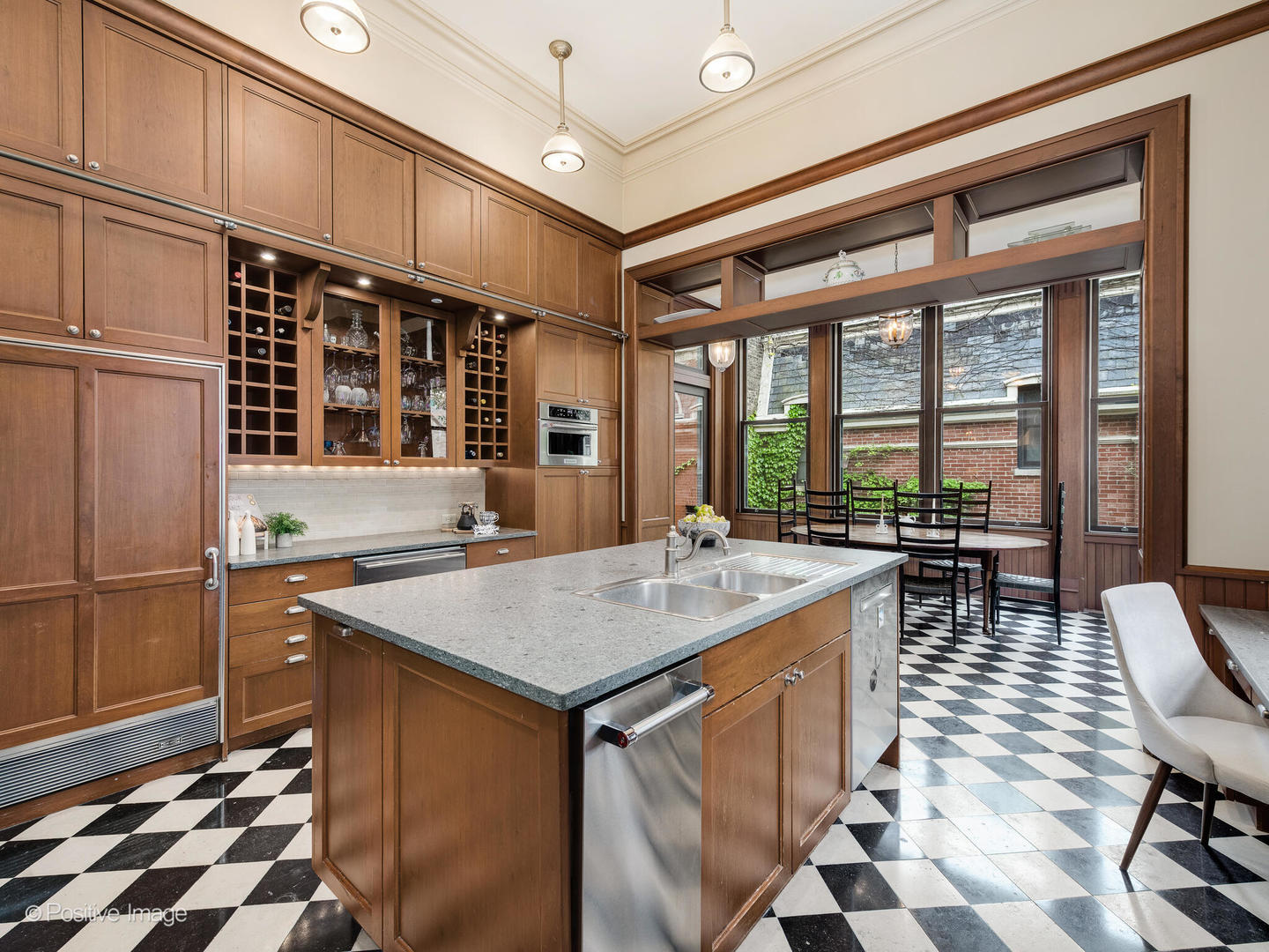 1454 N Dearborn St Chicago, IL 60610