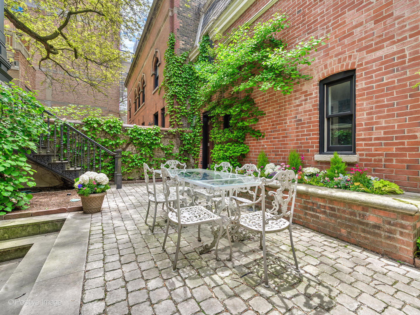 1454 N Dearborn St Chicago, IL 60610