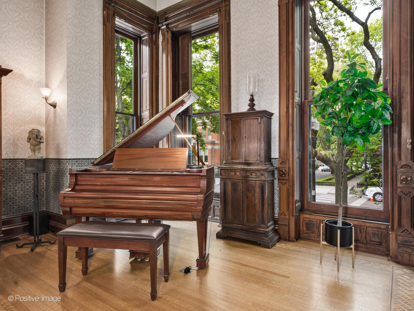 1454 N Dearborn St Chicago, IL 60610