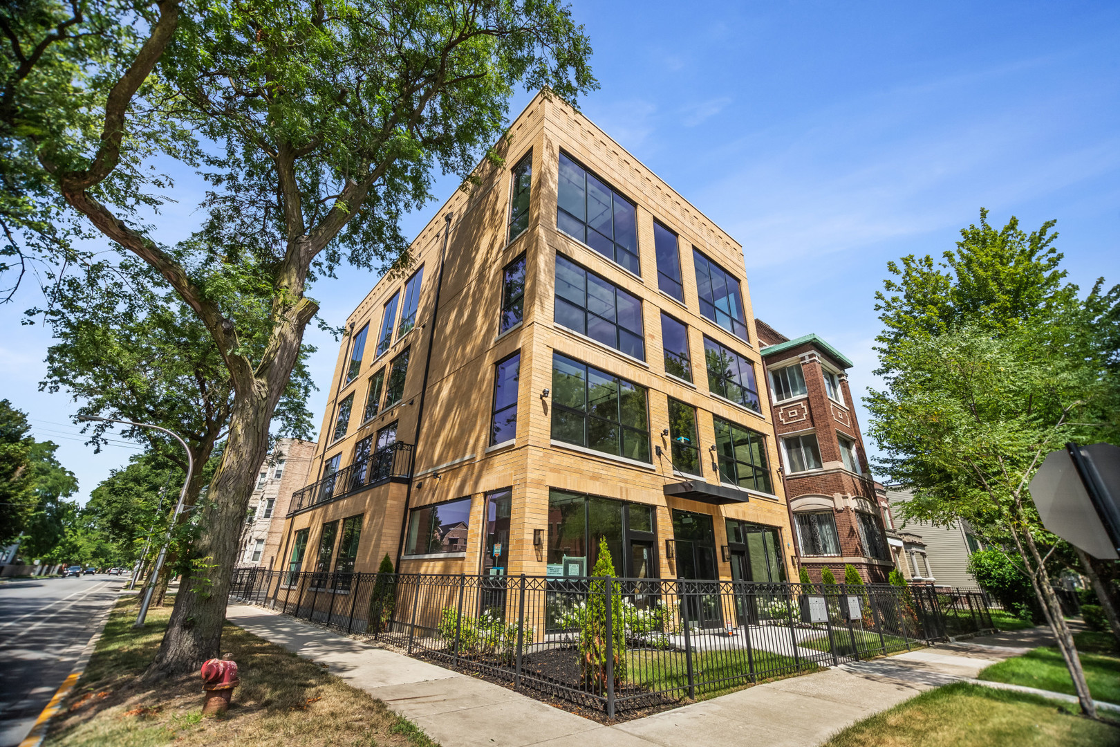 6556 S Minerva Ave #1N