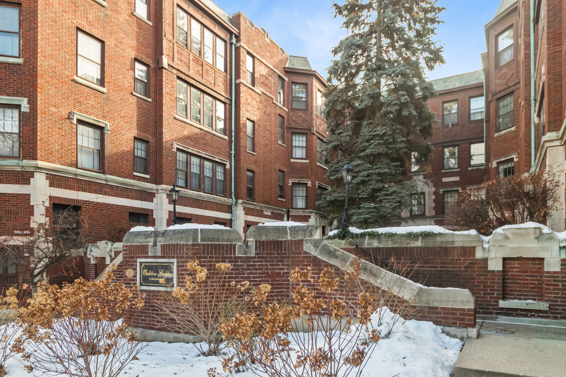 439 Rdg Ave #2 Evanston, IL 60202