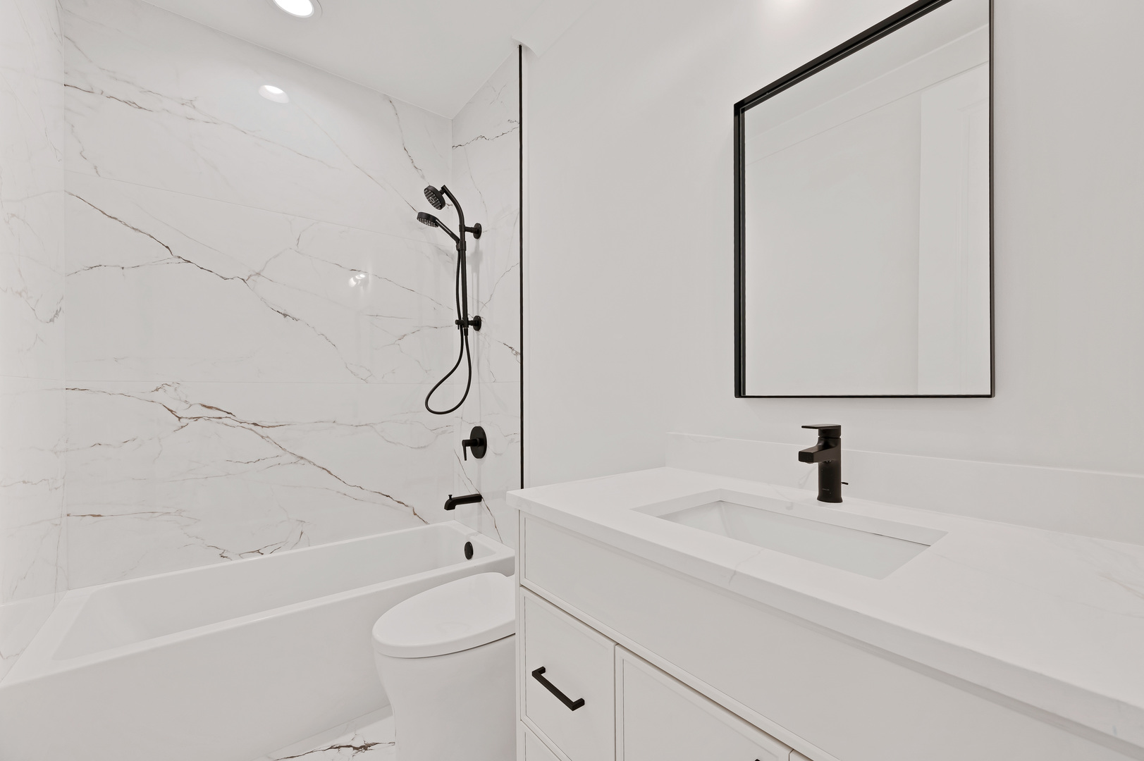 1404 W George St #1 Chicago, IL 60657