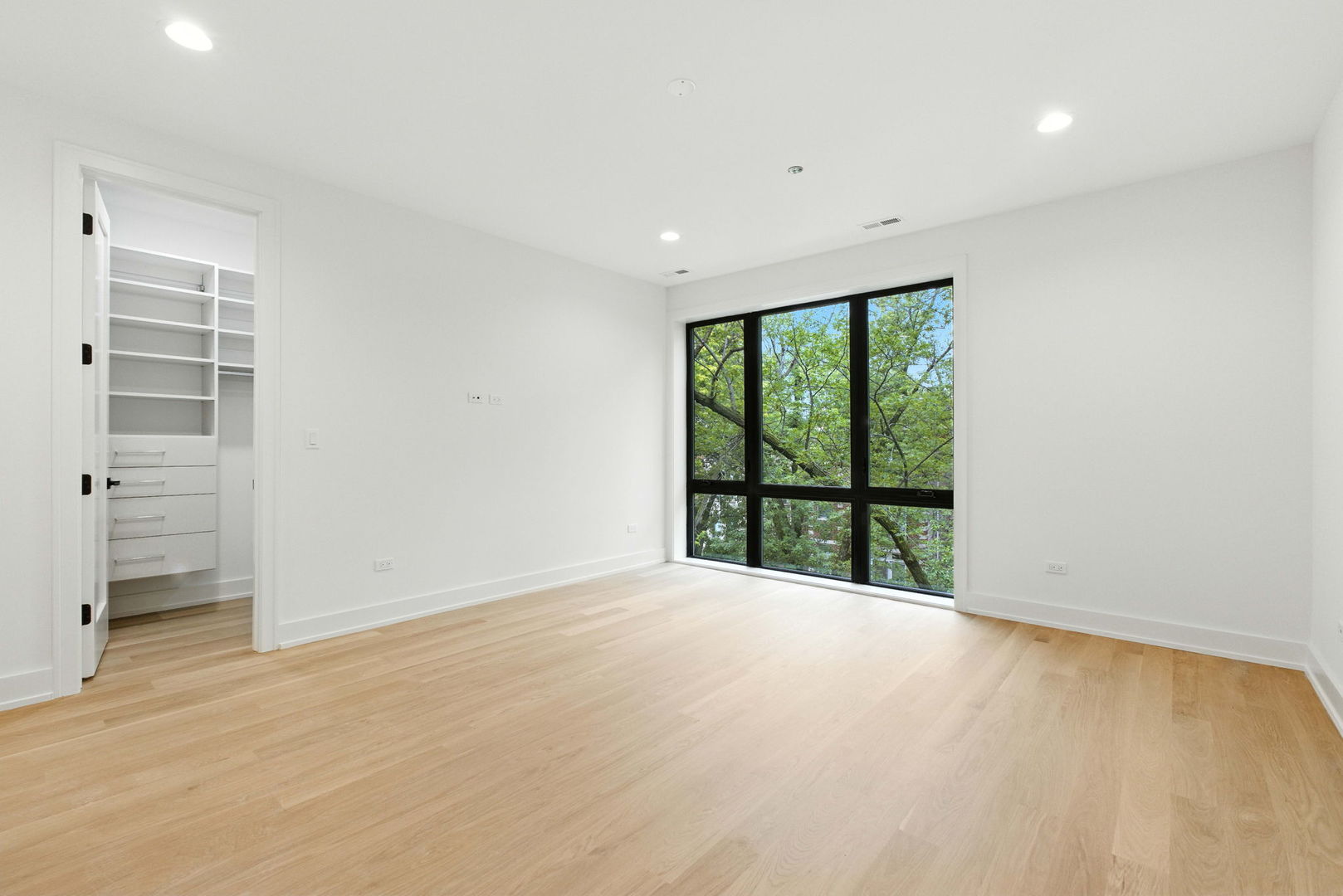 1404 W George St #1 Chicago, IL 60657