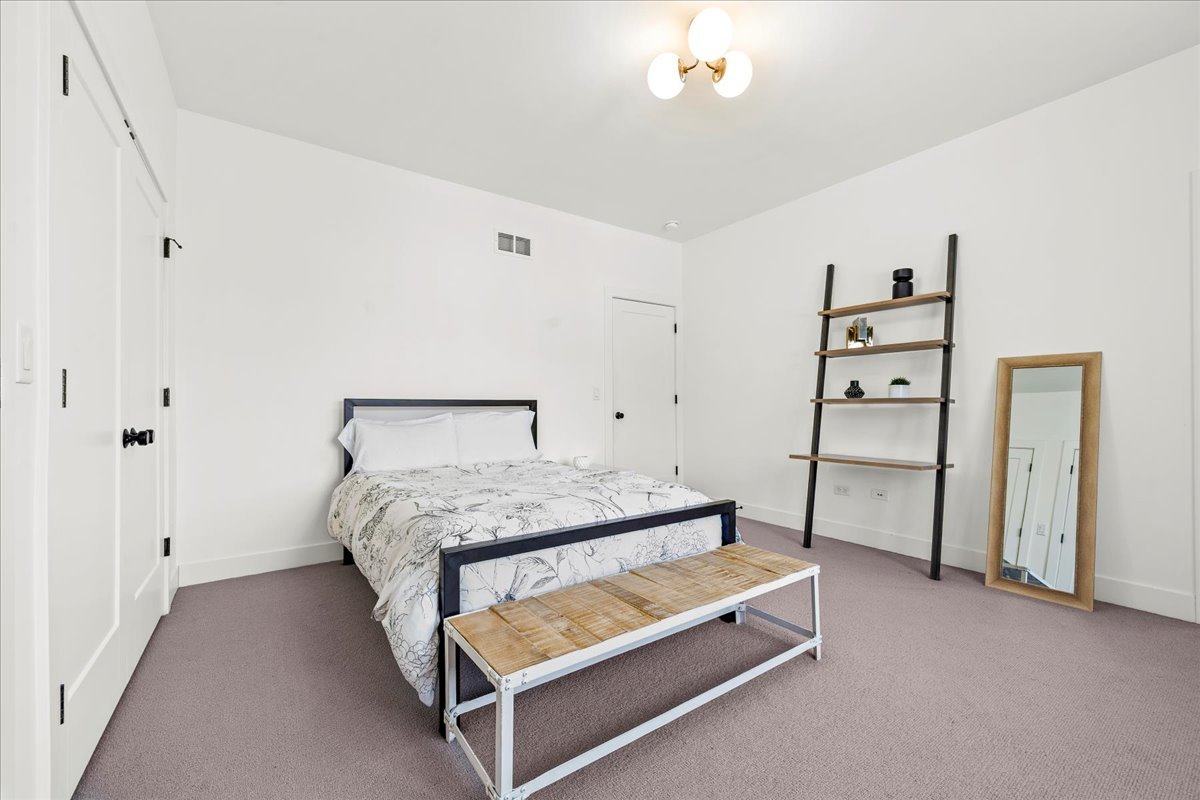 1555 Samanthas Way Deerfield, IL 60015