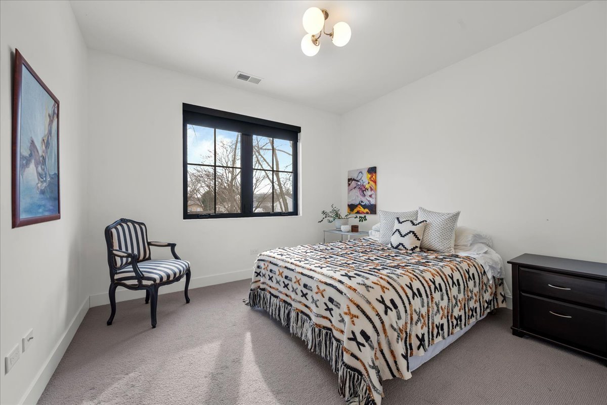 1555 Samanthas Way Deerfield, IL 60015