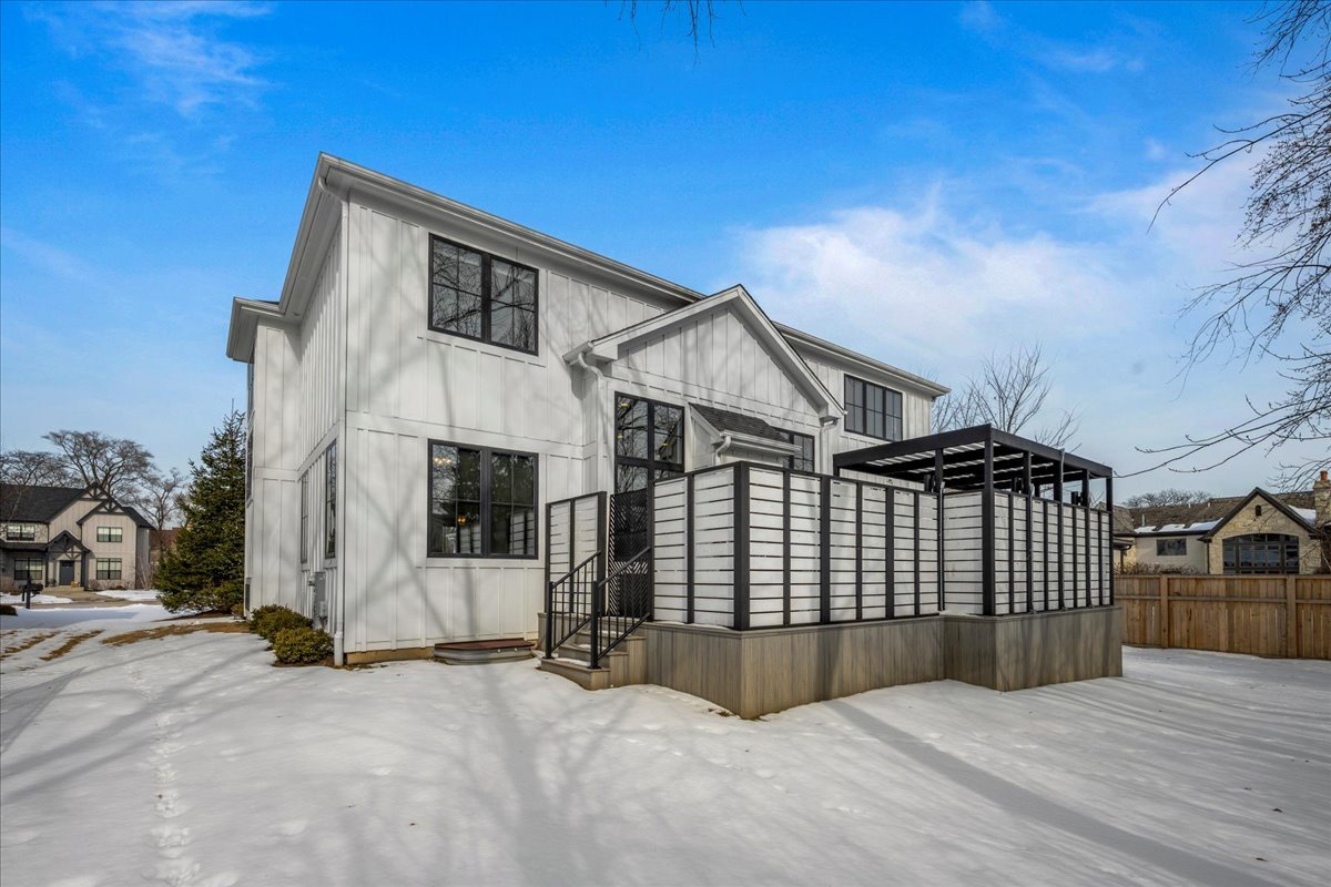 1555 Samanthas Way Deerfield, IL 60015