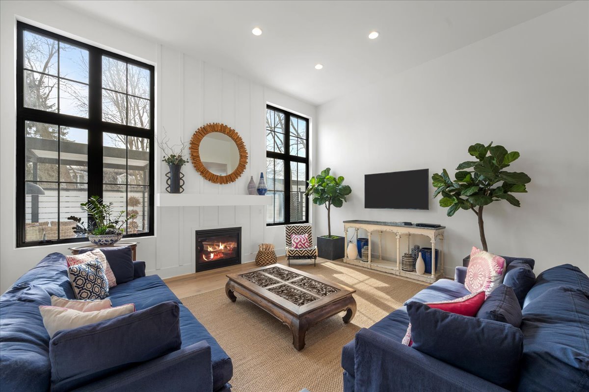 1555 Samanthas Way Deerfield, IL 60015