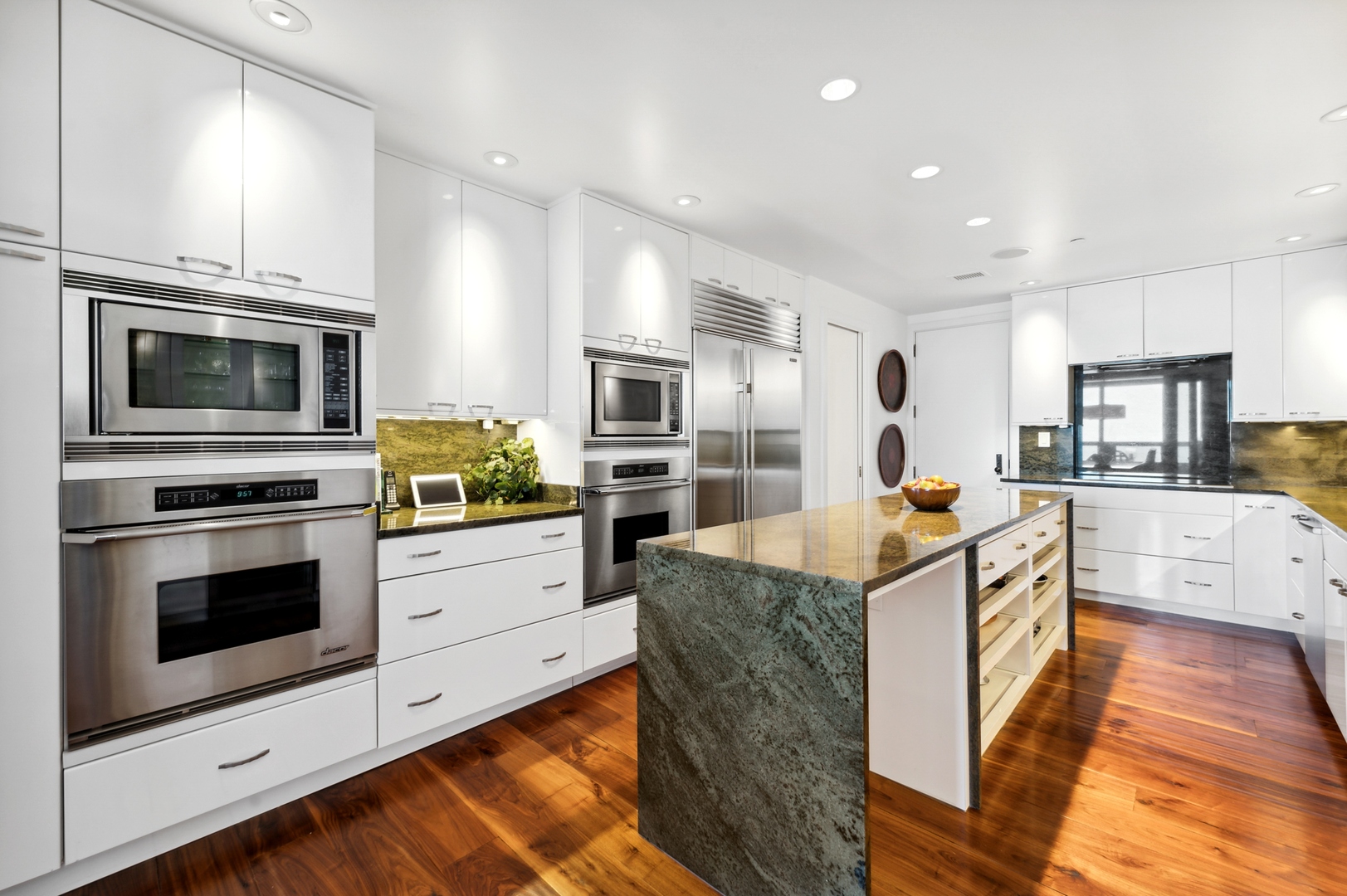 180 E PEARSON St #5902 Chicago, IL 60611