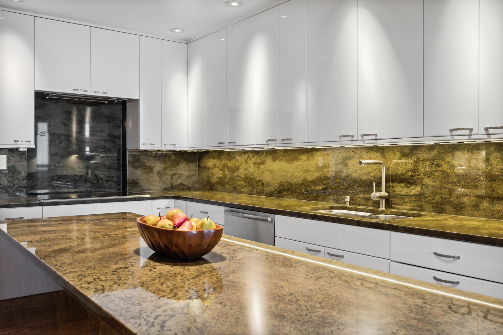 180 E PEARSON St #5902 Chicago, IL 60611