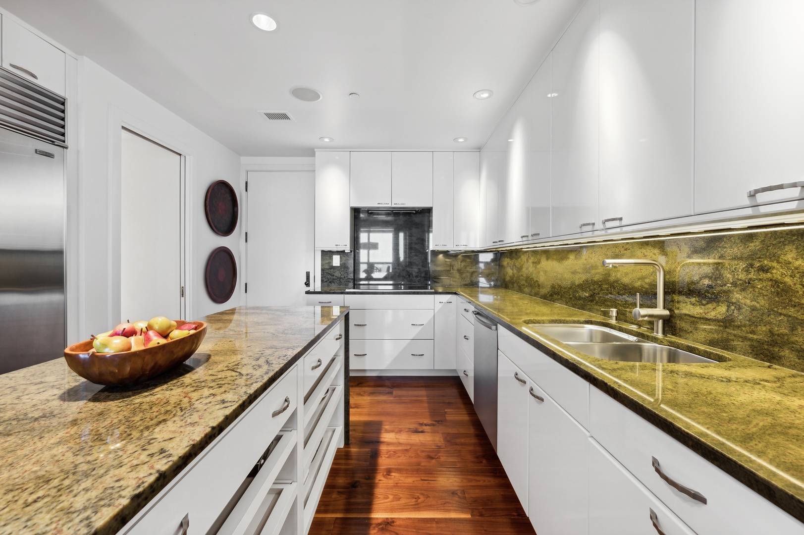 180 E PEARSON St #5902 Chicago, IL 60611