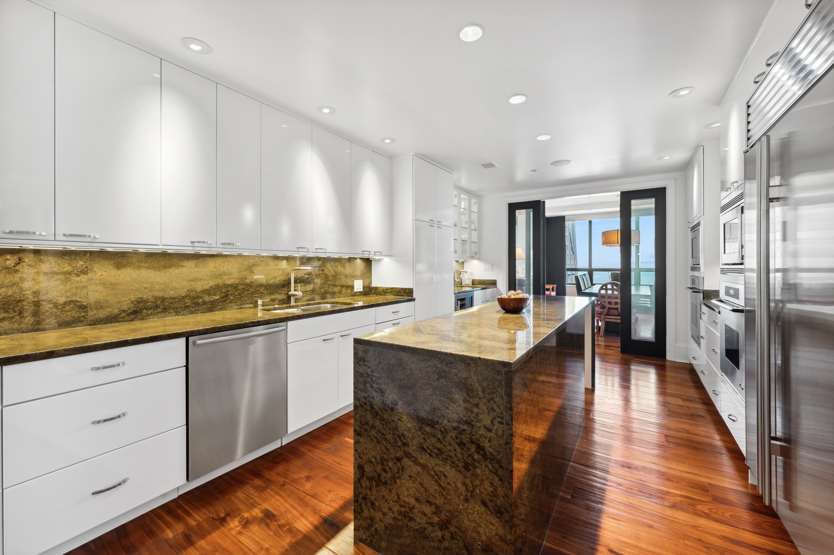 180 E PEARSON St #5902 Chicago, IL 60611