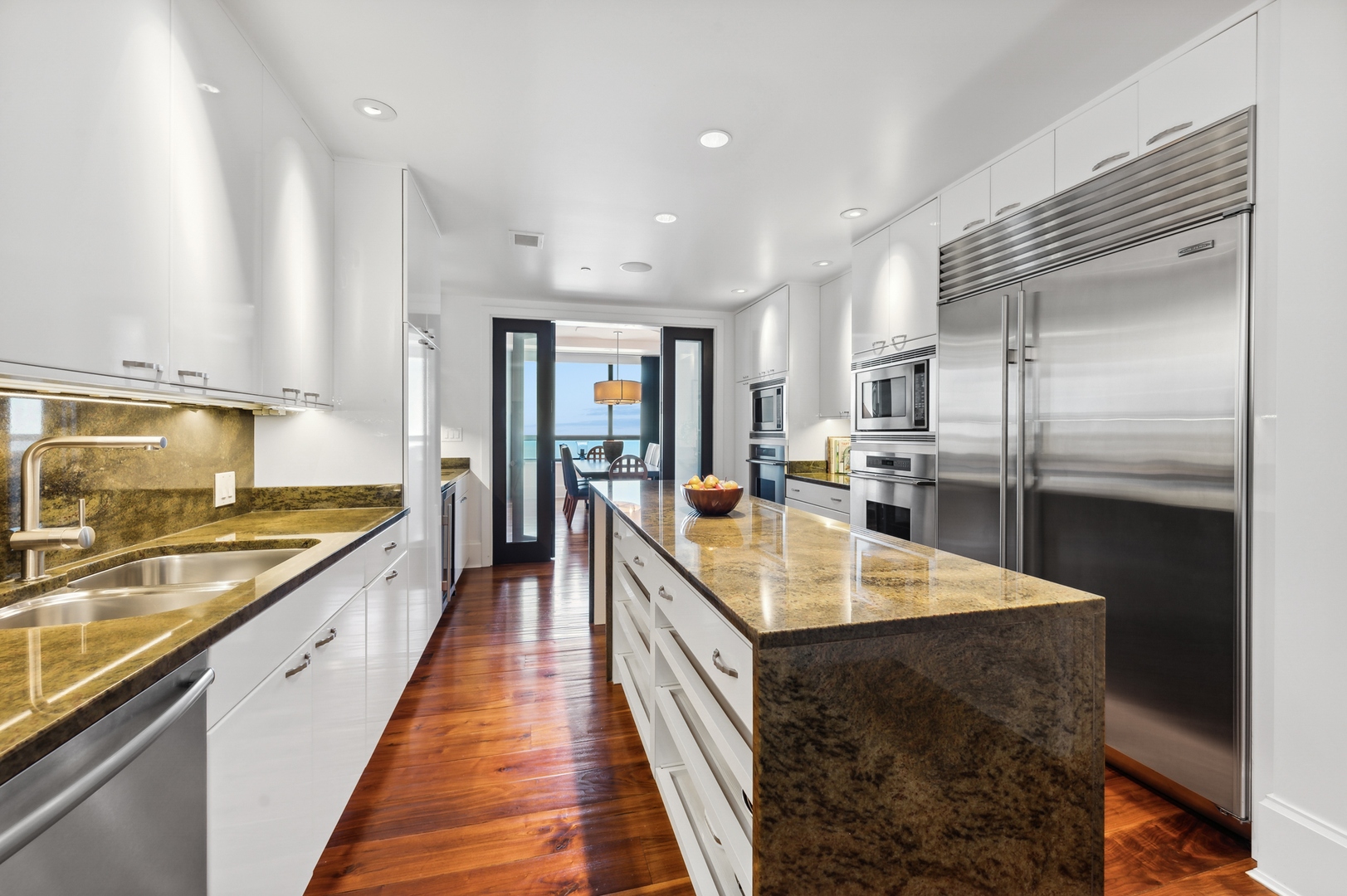 180 E PEARSON St #5902 Chicago, IL 60611