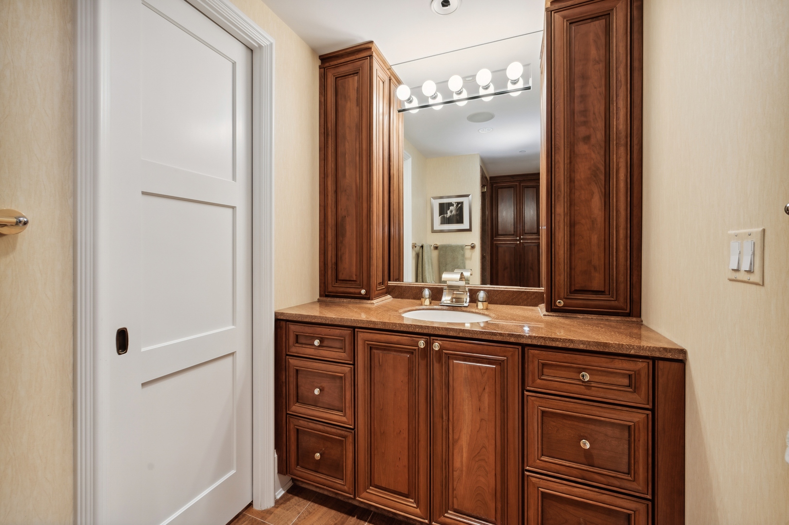 180 E PEARSON St #5902 Chicago, IL 60611